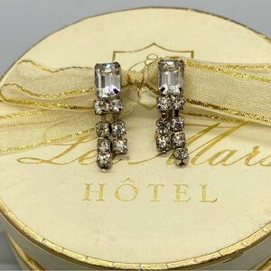 Vintage Clear Emerald Cut Rhinestone Cup Chain Dangles Screw-back Earrings